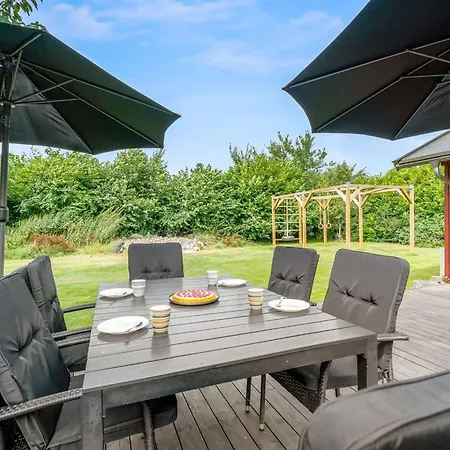 Vickie - 600m From The Sea By Interhome *